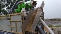 Bắc Giang - dự án LCASP hỗ trợ 02 mô hình máy ép tách phân di động cho hộ chăn nuôi
