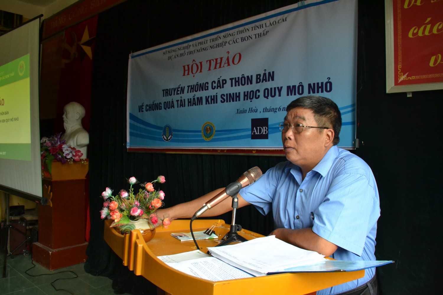 Ông Lý Văn Hào, PCT xã Xuân Hòa, huyện Bảo Yên phát biểu khai mạc hội thảo